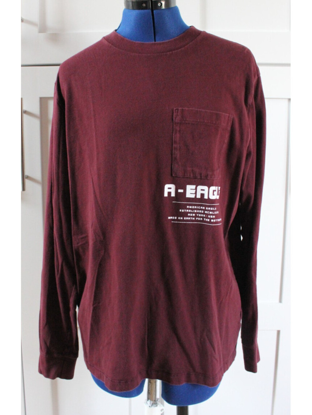 American Eagle Size Med Standard Fit Burgundy Graphic Long Sleeve Pocket T-Shirt